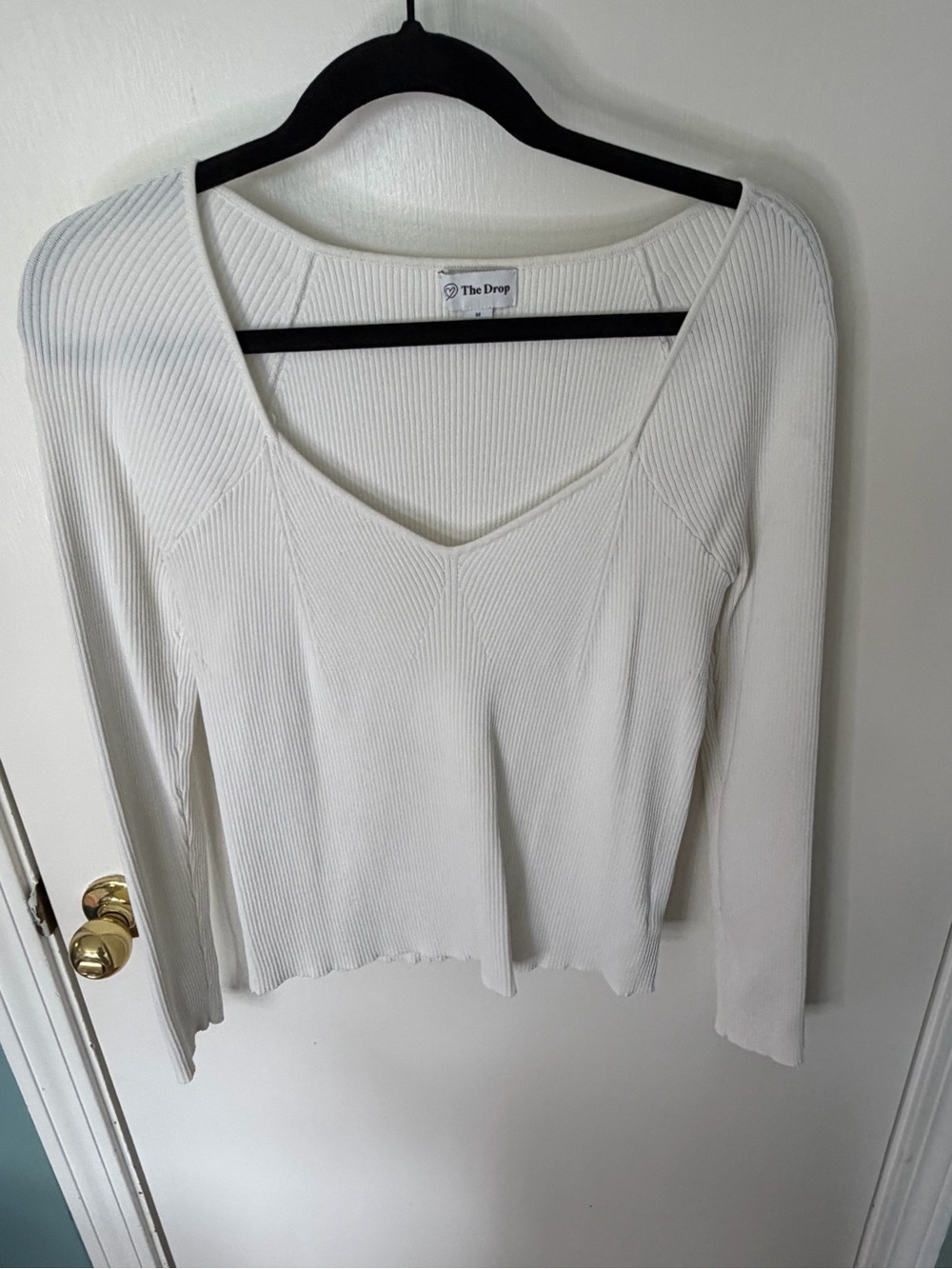 The Drop Women's White Ribbed V-Neck Long Sleeve Top size medium